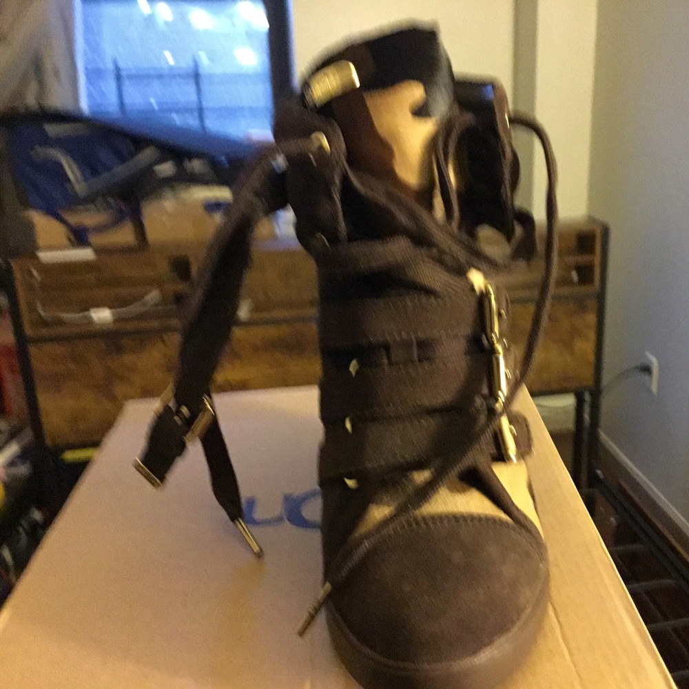 Michael Kors Lizzie wedge sneakers, color Duffle, printed hair calf. Size 7M